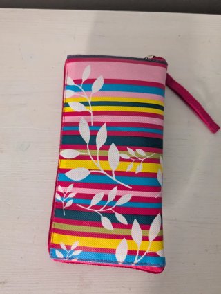 Bolso de mano con rayas y flores
