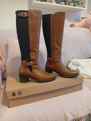 Botas Altas Marrones y Negras