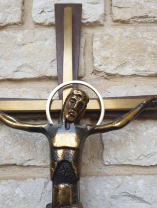 CRUCIFIJO ANTIGUO DE MADERA Y BRONCE