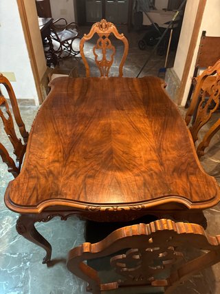 Juego de mesa y 4 sillas de madera