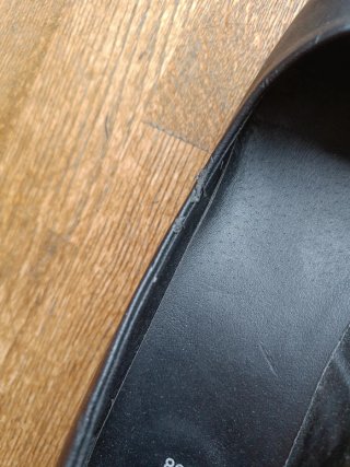 Elegantes zapatos de salón con cuña