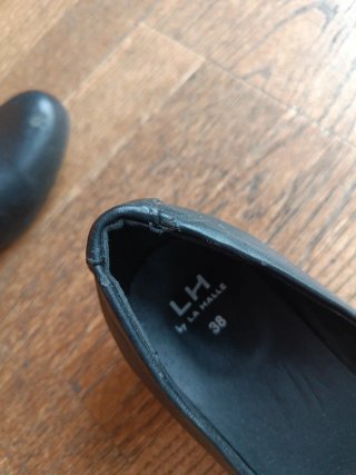 Elegantes zapatos de salón con cuña