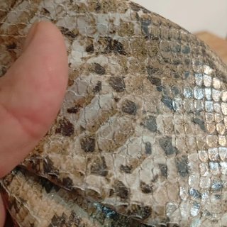 Piel de Vacuno con Estampado de Serpiente