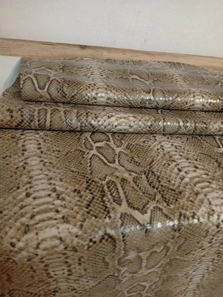 Piel de Vacuno con Estampado de Serpiente
