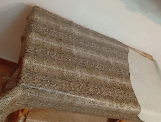 Piel de Vacuno con Estampado de Serpiente