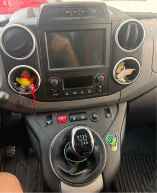 Furgoneta Peugeot parnet 2016 cv120 de 6 velocivel