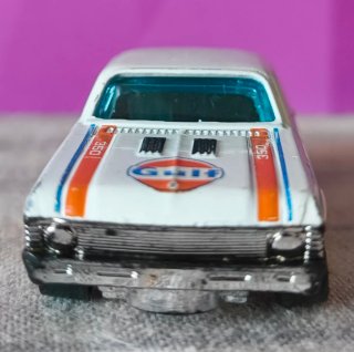 2 Coches Hot Wheels: Chevy Nova '68 y Camaro Z28