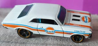 2 Coches Hot Wheels: Chevy Nova '68 y Camaro Z28