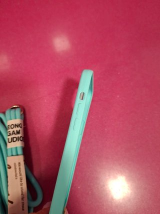 Funda iPhone 14 con Colgante Jeonggam Studios