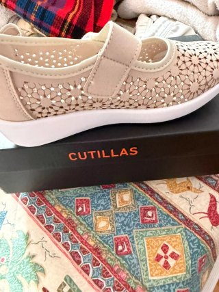 Zapatos CUTILLAS beige talla 35