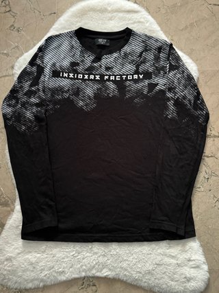 Camiseta Manga Larga Inside Negra Streetwear Style