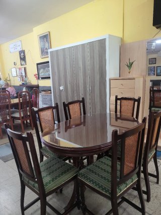 MESA DE COMEDOR PARA SEIS COMENSALES.