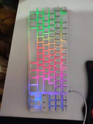 Teclado Gaming Trust con Iluminación RGB dinamica.