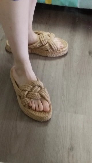 Sandalias de esparto con tiras trenzadas