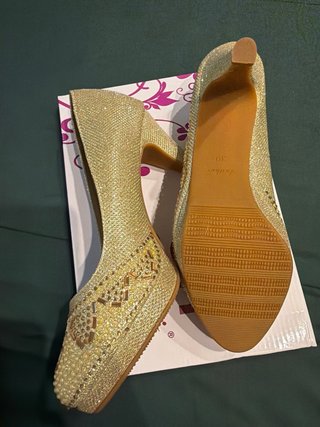 Zapatos de fiesta Qunhui dorados y amarillos