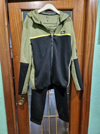 Chándal chicos talla M por 3 euros