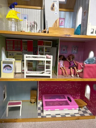 Casa de muñecas con accesorios