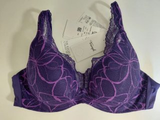 Sujetador Triumph Morado Talla 95B Con etiquetas