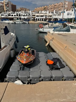 Moto de agua Sea-Doo con amarre ,doble palataforma