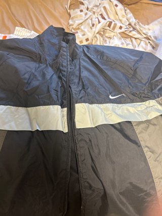 Chaqueta cortavientos Nike Negra y Gris