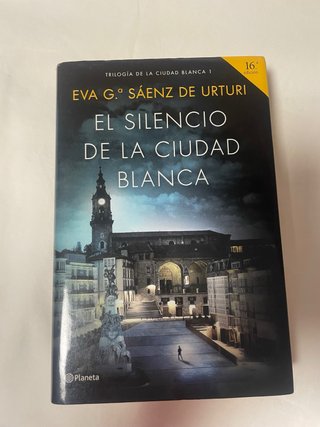 El silencio de la ciudad blanca,Trilogia 1