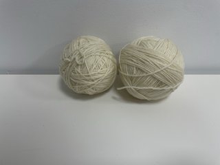 2 Ovillos de Lana Color Crema