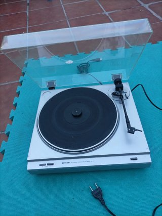 Tocadiscos Sharp Plateado