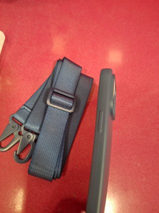 Funda para iPhone 14 Pro con correa