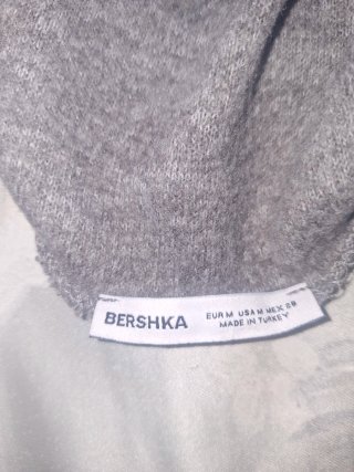 Jersey Bershka Gris Talla M