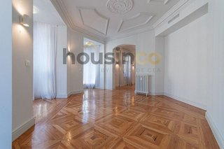 Piso en alquiler en Recoletos en Madrid