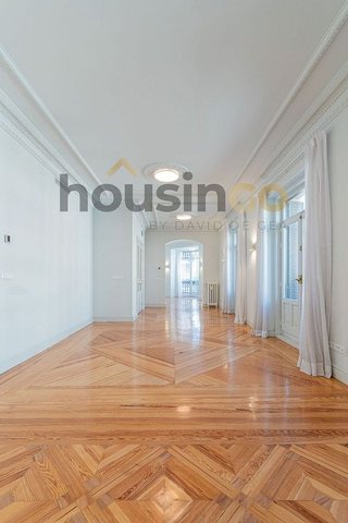 Piso en alquiler en Recoletos en Madrid