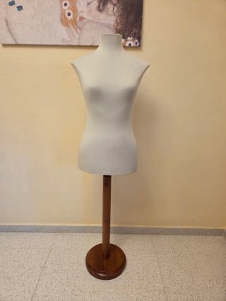 Maniquí de Mujer con Soporte de Madera