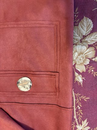 Chaqueta roja antelina con bolsillos