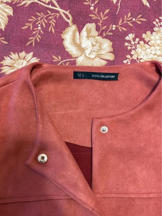 Chaqueta roja antelina con bolsillos