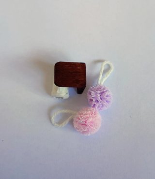 Miniaturas 1:12. Dispensador papel y Esponjas baño