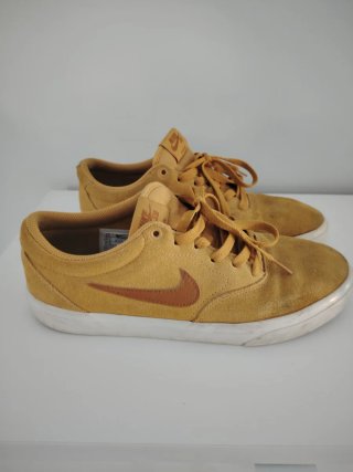 Zapatillas Nike Marrones y Blancas