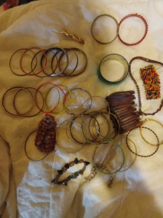 Lote Bisutería Pulseras y Colgantes