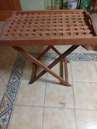 Tavolo pieghevole in legno artigianale