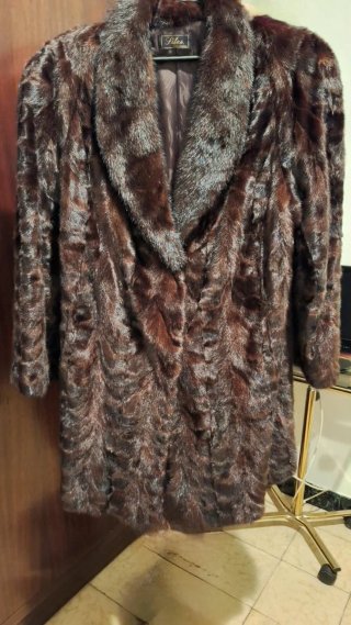 Abrigo chaquetón de pelo marrón oscuro