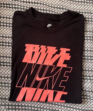 Camiseta Nike Negra Estampada