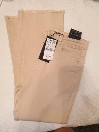 Pantalón Beige Zara