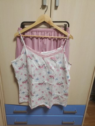 Pijama de mujer con estampado floral nuevo