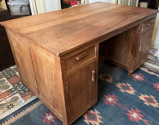 Mesa de despacho de madera