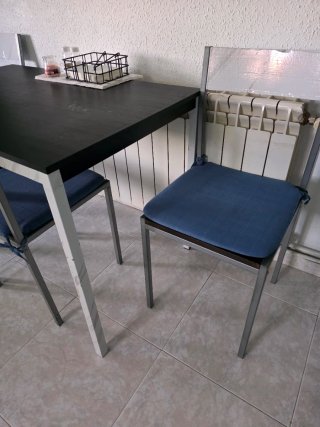 Juego de comedor con 4 sillas