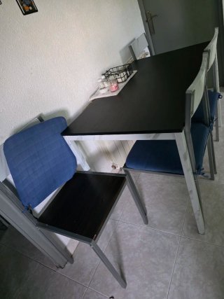 Juego de comedor con 4 sillas