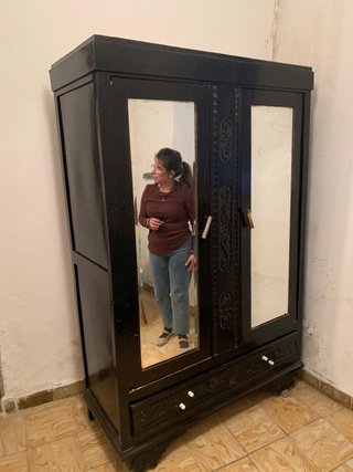 Armario antiguo con espejos