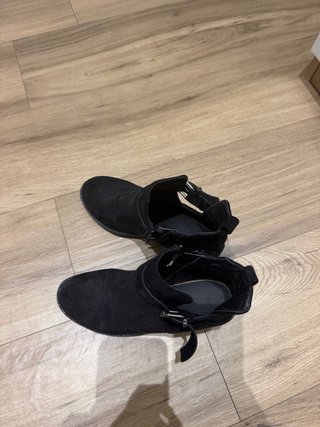 Botines negros con hebilla talla 37