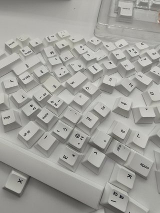 Glorious Arctic White GPBT Keycap Set GMMK 115