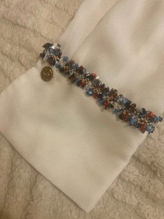 Blusa blanca con adornos