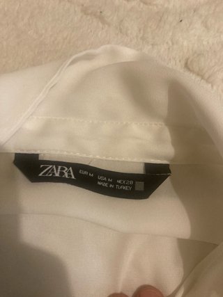 Blusa blanca con adornos